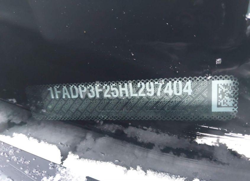 Photo 9 of 2017 Ford Focus SE (VIN 1FADP3F25HL297404)