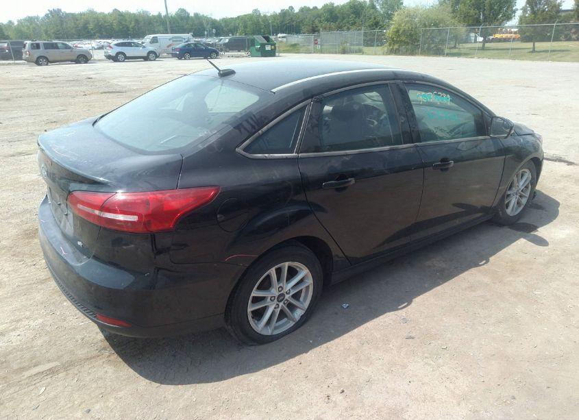 Photo 4 of 2017 Ford Focus SE (VIN 1FADP3F25HL302665)