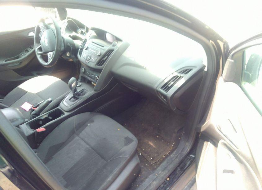 Photo 5 of 2017 Ford Focus SE (VIN 1FADP3F25HL302665)