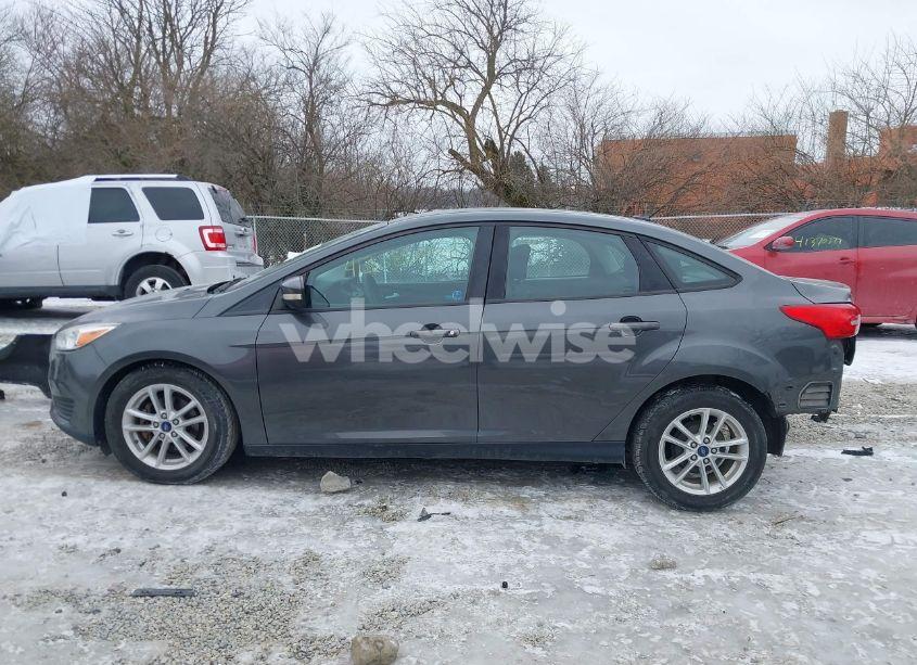Photo 15 of 2017 Ford Focus SE (VIN 1FADP3F25HL304903)