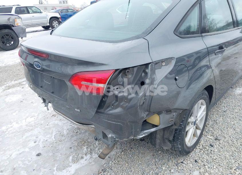 Photo 19 of 2017 Ford Focus SE (VIN 1FADP3F25HL304903)