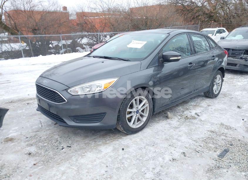 Photo 2 of 2017 Ford Focus SE (VIN 1FADP3F25HL304903)