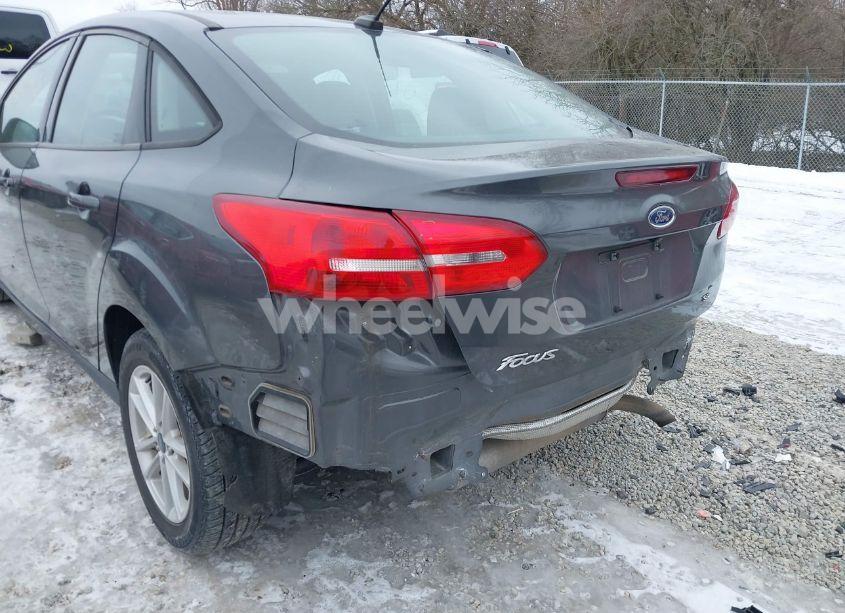 Photo 6 of 2017 Ford Focus SE (VIN 1FADP3F25HL304903)