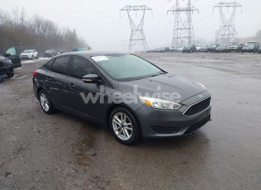 2017 Ford Focus SE (VIN 1FADP3F25HL327288) main photo