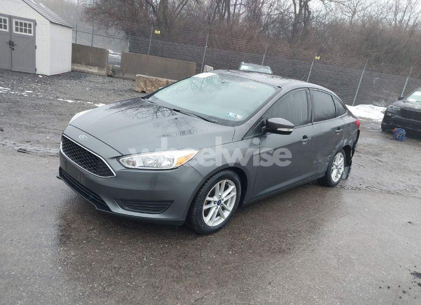 Photo 2 of 2017 Ford Focus SE (VIN 1FADP3F25HL327288)