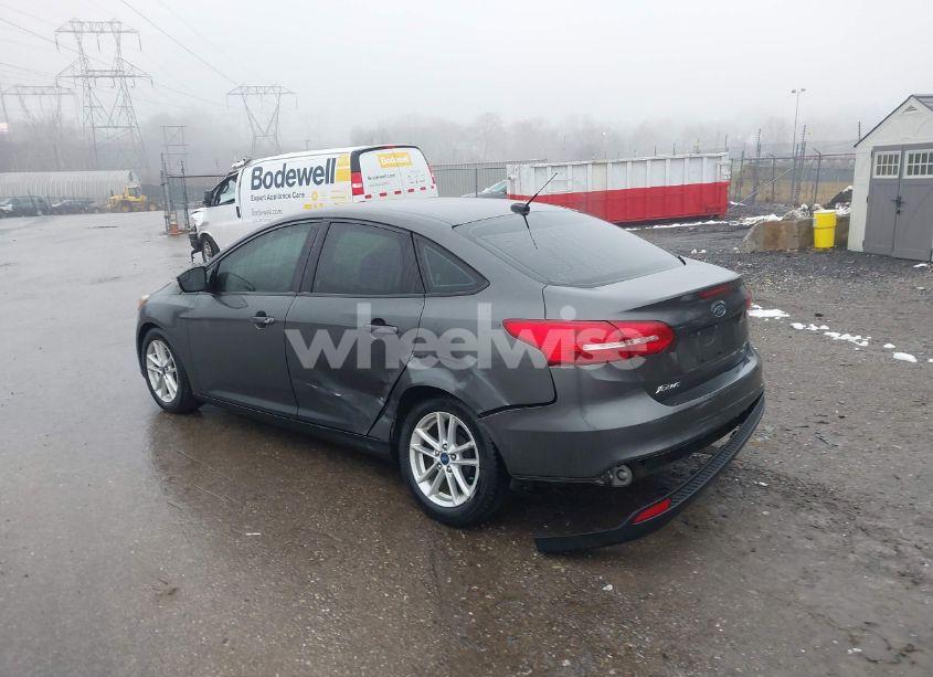 Photo 3 of 2017 Ford Focus SE (VIN 1FADP3F25HL327288)