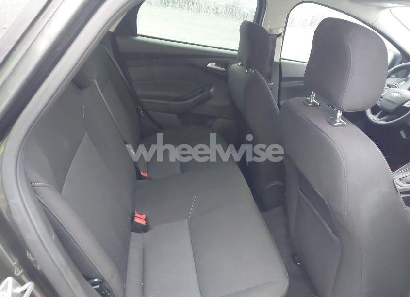 Photo 8 of 2017 Ford Focus SE (VIN 1FADP3F25HL327288)