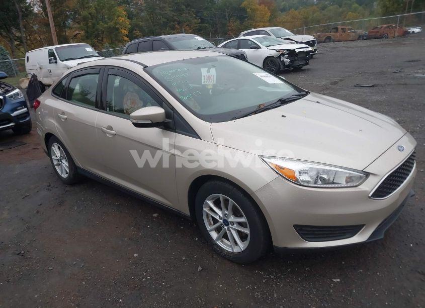 2017 Ford Focus SE (VIN 1FADP3F25HL335617) main photo
