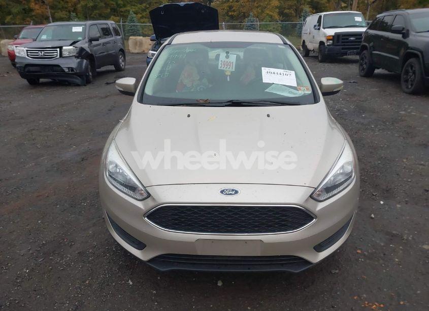 Photo 12 of 2017 Ford Focus SE (VIN 1FADP3F25HL335617)