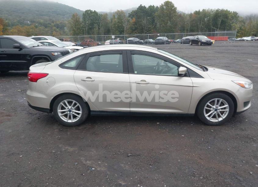 Photo 13 of 2017 Ford Focus SE (VIN 1FADP3F25HL335617)