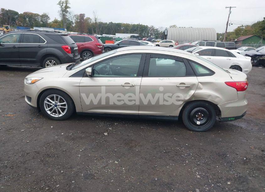 Photo 14 of 2017 Ford Focus SE (VIN 1FADP3F25HL335617)