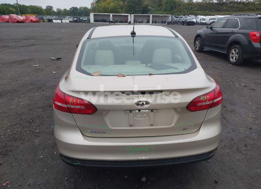 Photo 16 of 2017 Ford Focus SE (VIN 1FADP3F25HL335617)