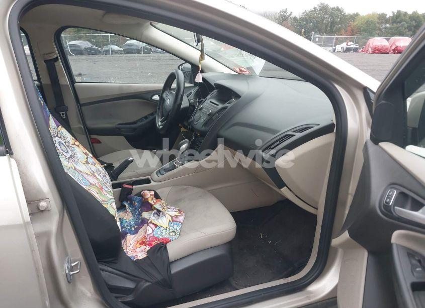 Photo 5 of 2017 Ford Focus SE (VIN 1FADP3F25HL335617)