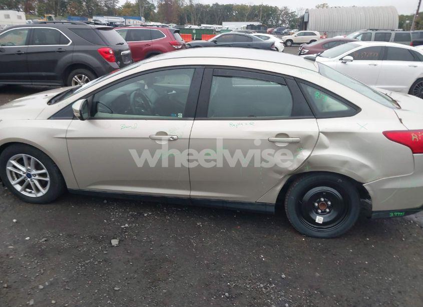 Photo 6 of 2017 Ford Focus SE (VIN 1FADP3F25HL335617)