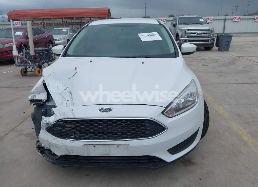 Photo 12 of 2018 Ford Focus SE (VIN 1FADP3F25JL222725)
