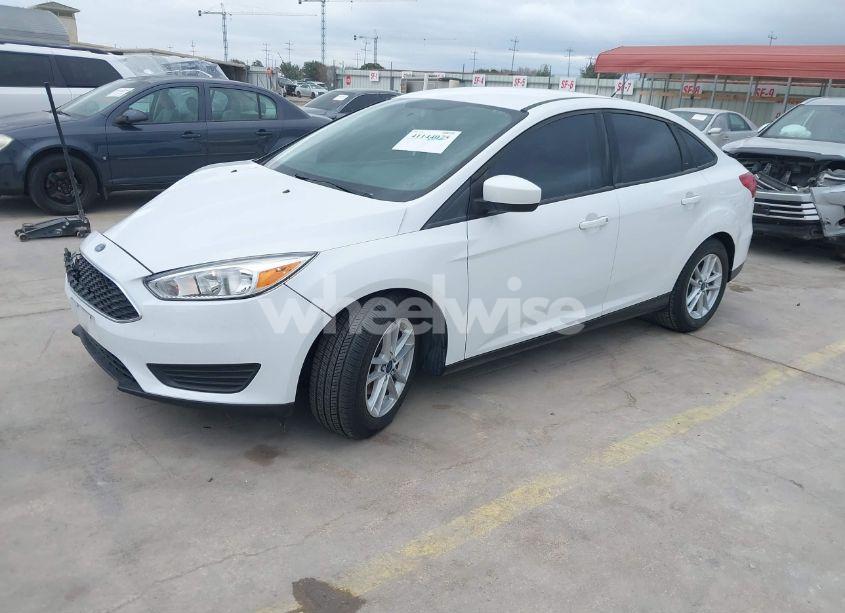 Photo 2 of 2018 Ford Focus SE (VIN 1FADP3F25JL222725)