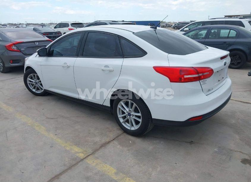 Photo 3 of 2018 Ford Focus SE (VIN 1FADP3F25JL222725)