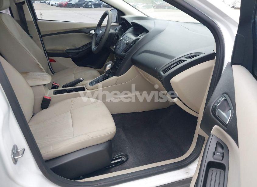 Photo 5 of 2018 Ford Focus SE (VIN 1FADP3F25JL222725)