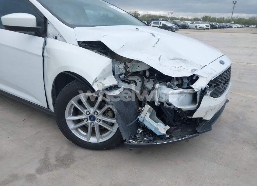 Photo 6 of 2018 Ford Focus SE (VIN 1FADP3F25JL222725)