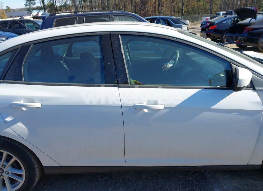 Photo 13 of 2018 Ford Focus SE (VIN 1FADP3F25JL231666)