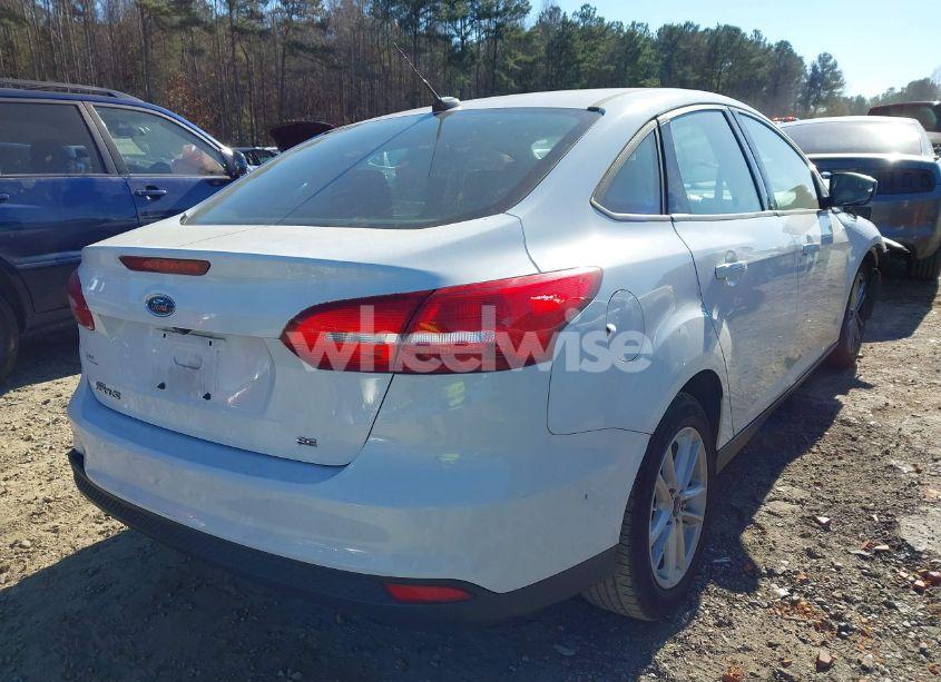 Photo 4 of 2018 Ford Focus SE (VIN 1FADP3F25JL231666)