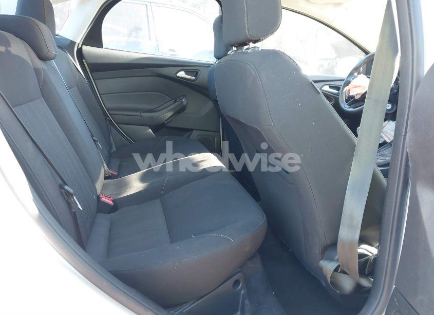 Photo 8 of 2018 Ford Focus SE (VIN 1FADP3F25JL231666)