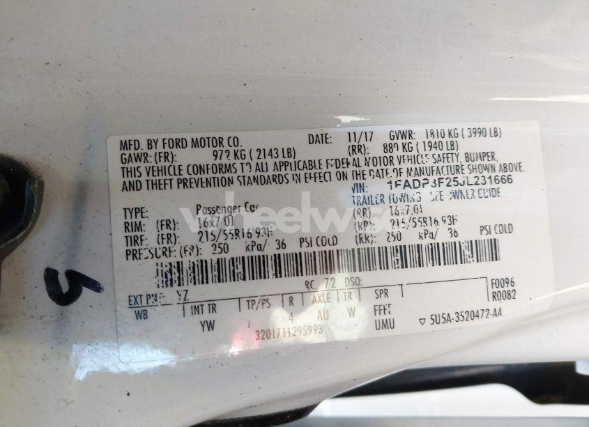 Photo 9 of 2018 Ford Focus SE (VIN 1FADP3F25JL231666)