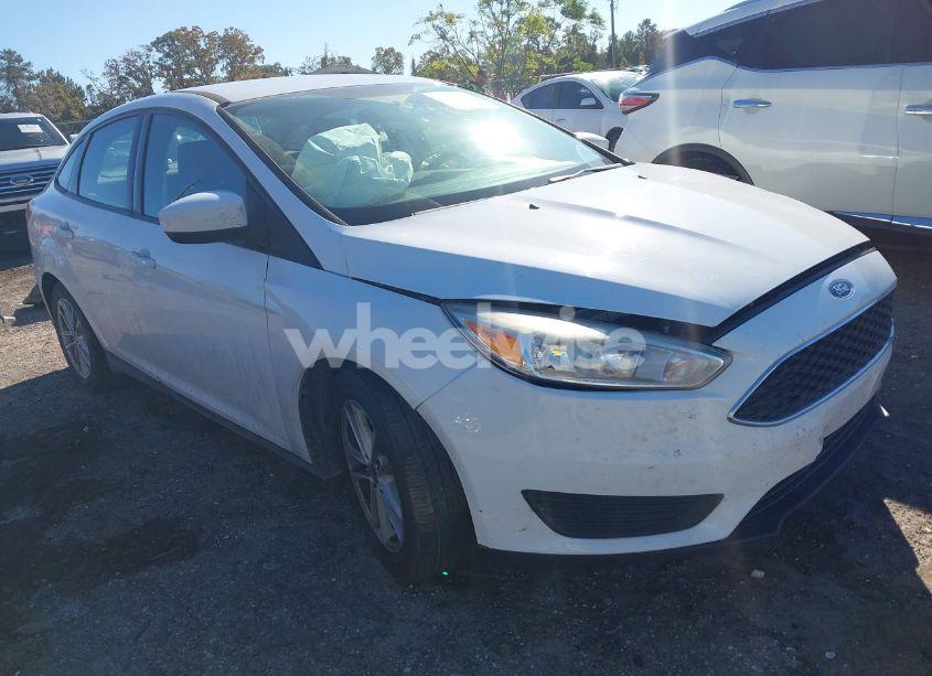 2018 Ford Focus SE (VIN 1FADP3F25JL250217) main photo