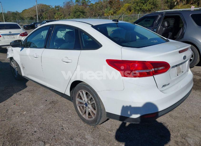 Photo 3 of 2018 Ford Focus SE (VIN 1FADP3F25JL250217)
