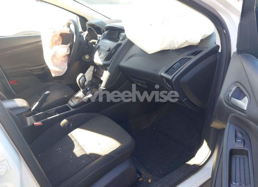 Photo 5 of 2018 Ford Focus SE (VIN 1FADP3F25JL250217)