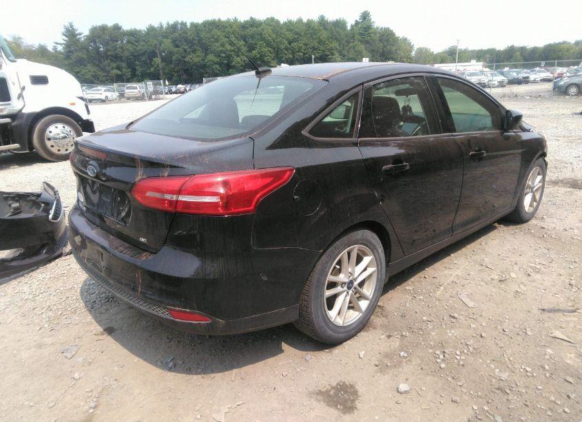 Photo 4 of 2018 Ford Focus SE (VIN 1FADP3F25JL250315)