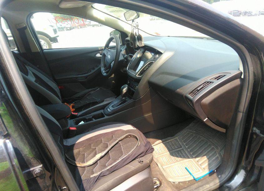 Photo 5 of 2018 Ford Focus SE (VIN 1FADP3F25JL250315)