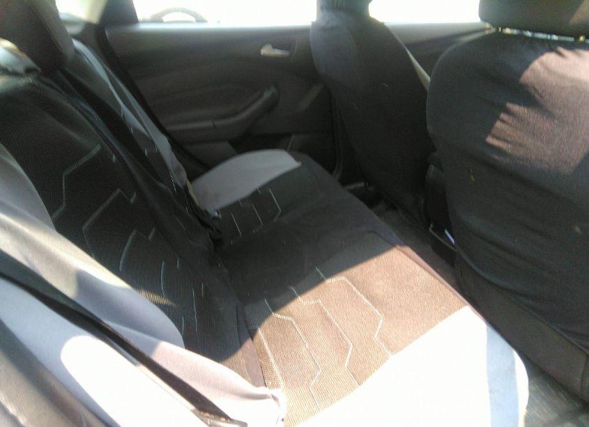 Photo 8 of 2018 Ford Focus SE (VIN 1FADP3F25JL250315)