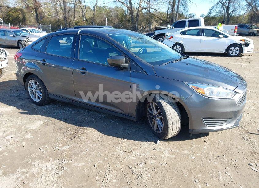 2018 Ford Focus SE (VIN 1FADP3F25JL255529) main photo