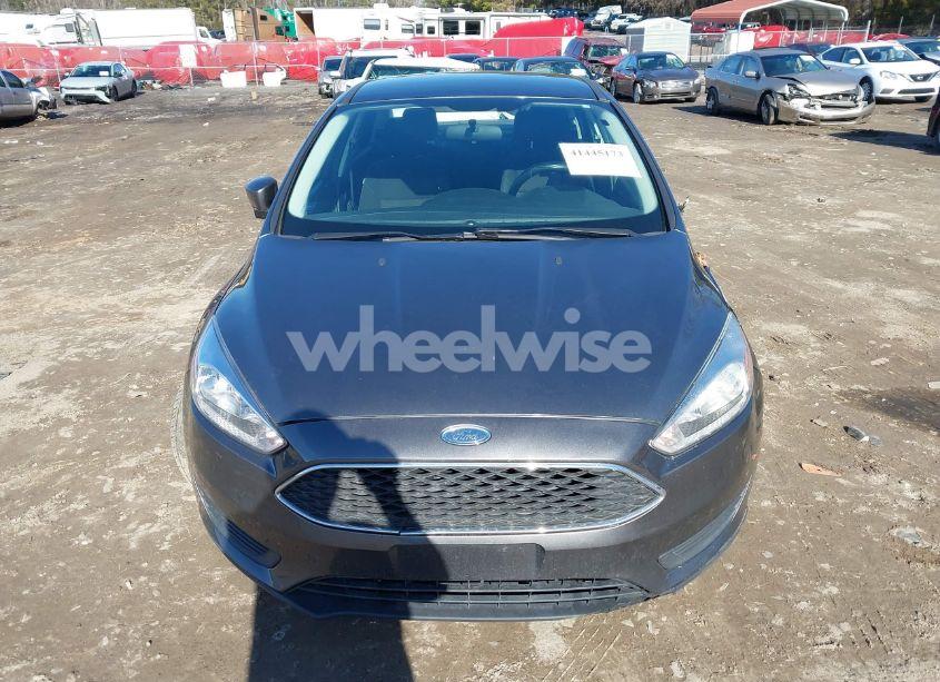 Photo 12 of 2018 Ford Focus SE (VIN 1FADP3F25JL255529)