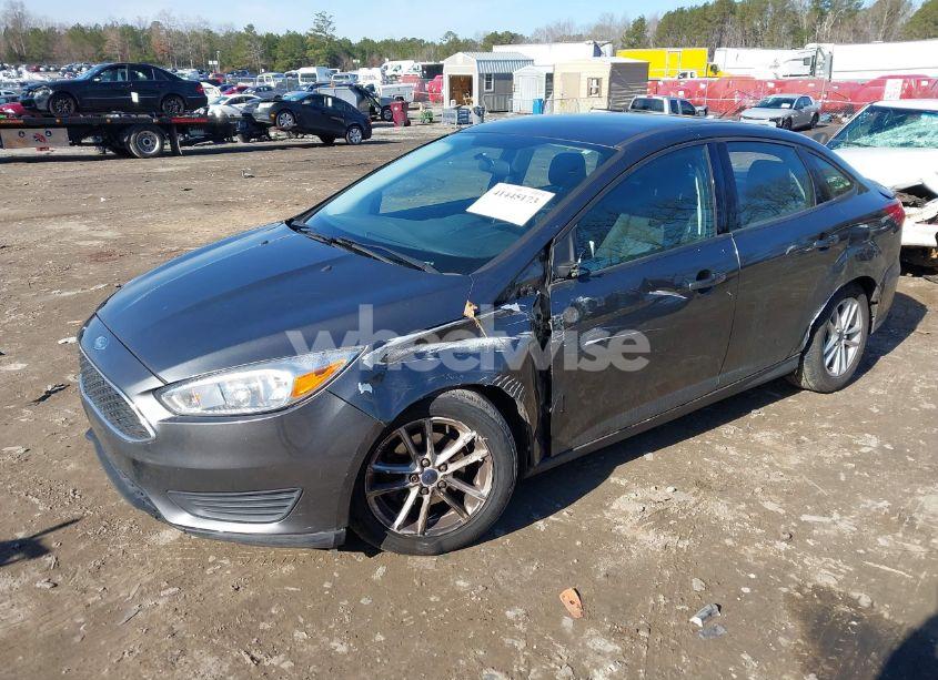 Photo 2 of 2018 Ford Focus SE (VIN 1FADP3F25JL255529)