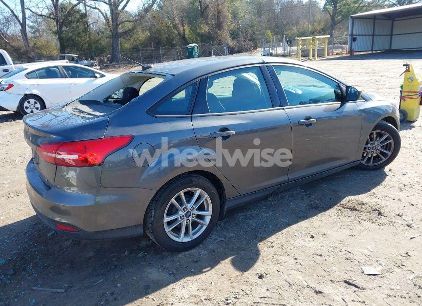 Photo 4 of 2018 Ford Focus SE (VIN 1FADP3F25JL255529)