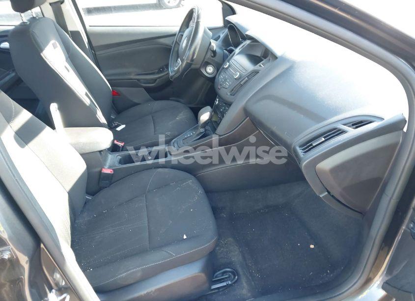Photo 5 of 2018 Ford Focus SE (VIN 1FADP3F25JL255529)