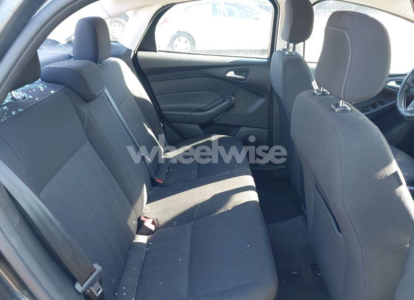 Photo 8 of 2018 Ford Focus SE (VIN 1FADP3F25JL255529)