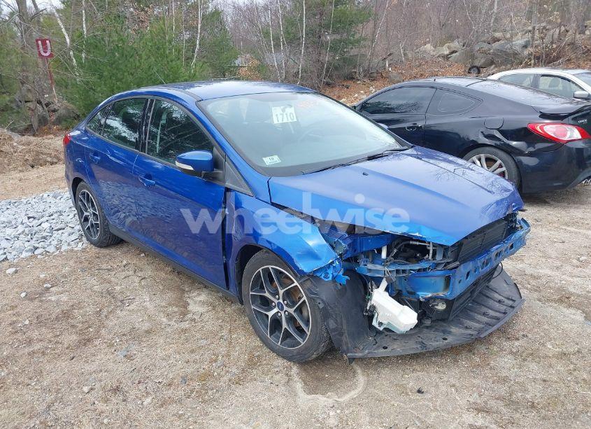 2018 Ford Focus SE (VIN 1FADP3F25JL255840) main photo