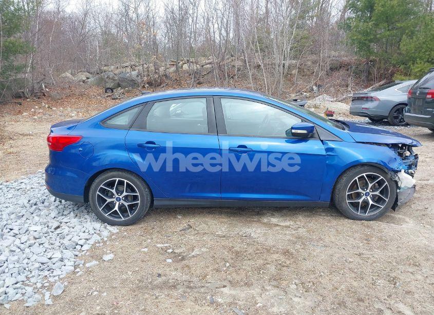 Photo 13 of 2018 Ford Focus SE (VIN 1FADP3F25JL255840)