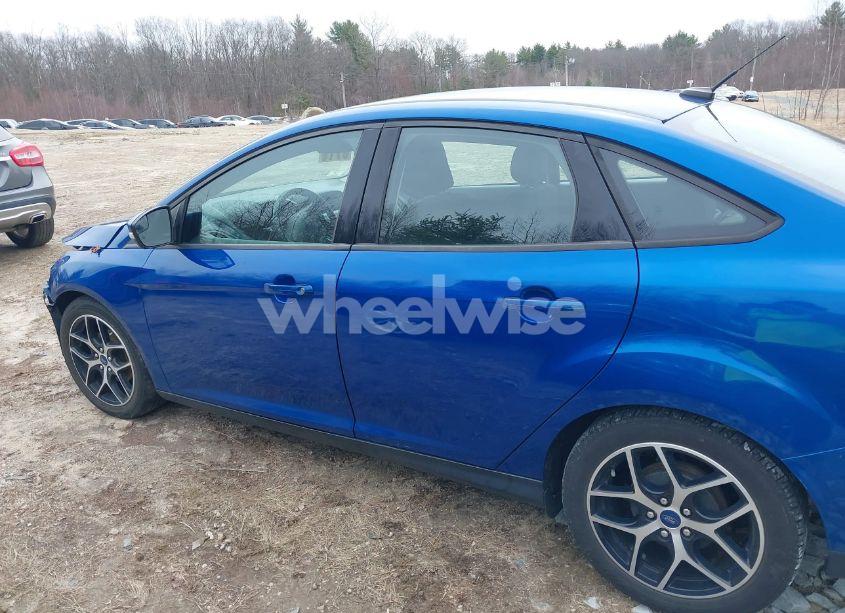 Photo 14 of 2018 Ford Focus SE (VIN 1FADP3F25JL255840)