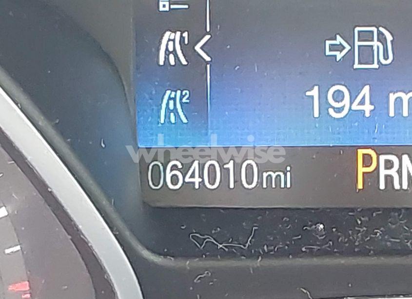 Photo 15 of 2018 Ford Focus SE (VIN 1FADP3F25JL255840)