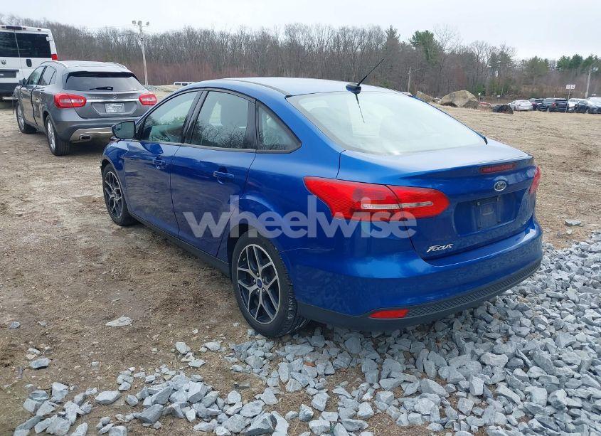 Photo 3 of 2018 Ford Focus SE (VIN 1FADP3F25JL255840)