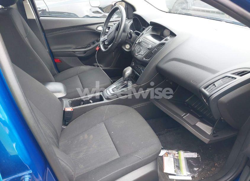 Photo 5 of 2018 Ford Focus SE (VIN 1FADP3F25JL255840)