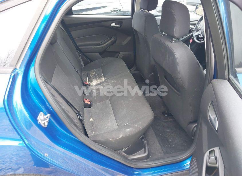 Photo 8 of 2018 Ford Focus SE (VIN 1FADP3F25JL255840)