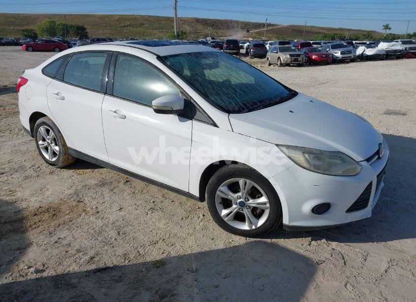 2013 Ford Focus SE (VIN 1FADP3F26DL111220) main photo