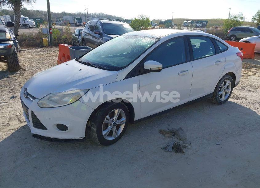Photo 2 of 2013 Ford Focus SE (VIN 1FADP3F26DL111220)