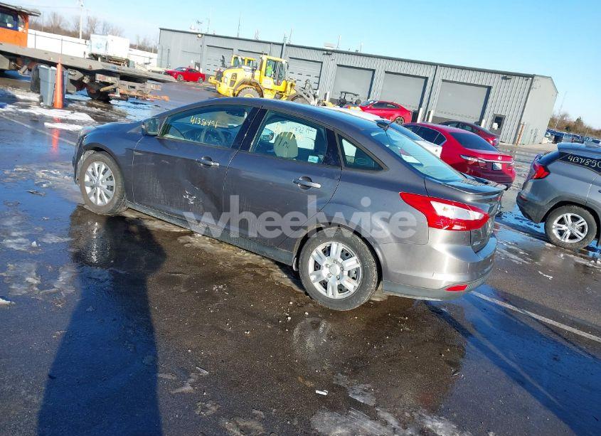 Photo 3 of 2013 Ford Focus SE (VIN 1FADP3F26DL120919)