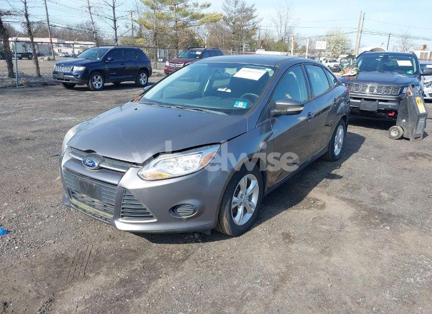 Photo 2 of 2013 Ford Focus SE (VIN 1FADP3F26DL135579)